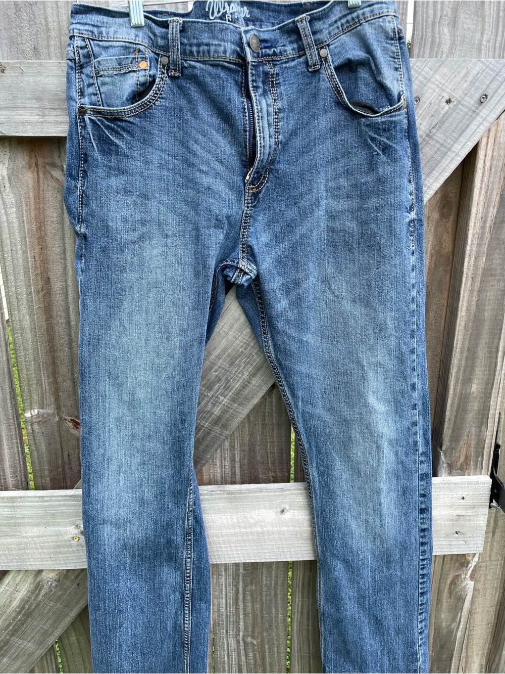 Wrangler Slim Straight Jeans in Medium Blue Wash